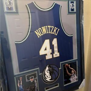Dirk Nowitzki authentic autograph framed Jersey 35x43